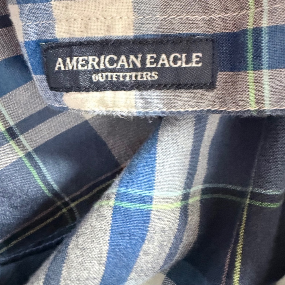 American Eagle Button Down Shirt Mens Medium Blue Plaid Excellent Short Sleeve - Picture 7 of 10